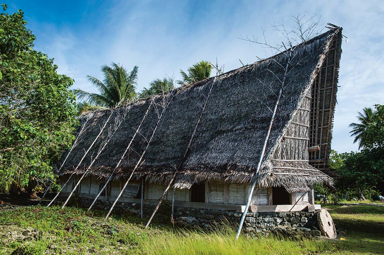 Traditional thatched roof hut, Island of Yap, Federated States of Micronesia, Caroline Islands, Pacific