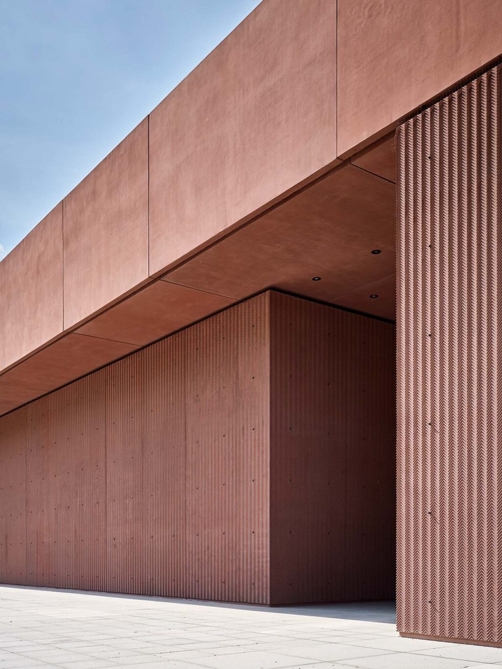 WXCA Polish Army Museum Warsaw exterior concrete and chevron fot. Marcin Czechowicz